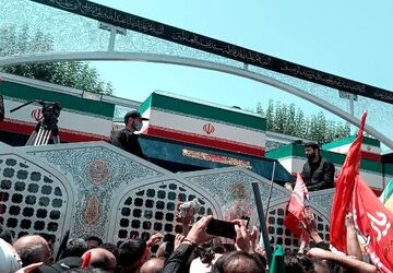 تشییع رهبر؛ از اشک  نقش‌آفرینی دانش‌آموزان تا عرق خدمت