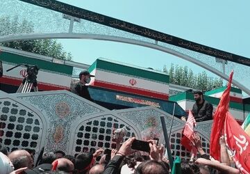 تشییع رهبر؛ از اشک  نقش‌آفرینی دانش‌آموزان تا عرق خدمت