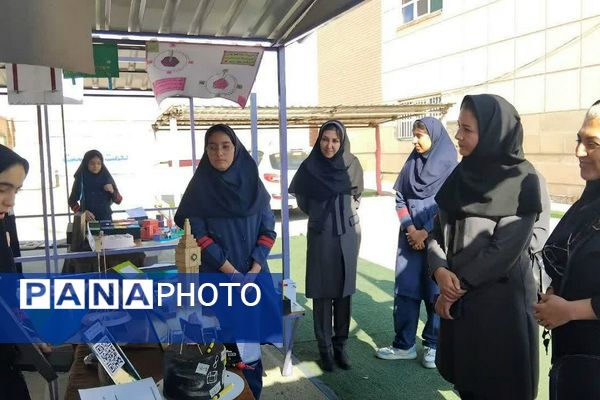 برگزاری دهه‌ ریاضیات در مدرسه هیات امنایی فرزانگان شهرستان ملارد