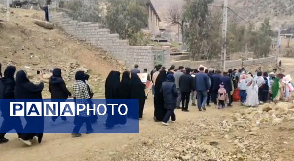 حضور پرشور دانش‌آموزان مدرسه فردوسی سرمازه در راهپیمایی ۲۲ بهمن