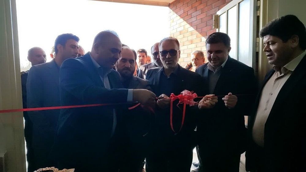 افتتاح مدرسه سه‌کلاسه عشایری و زمین چمن مصنوعی در شهرستان مرزی پارس‌آباد