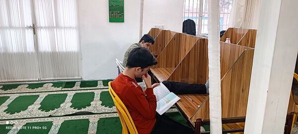 قرائت خانه دبیرستان نمونه آیت‌الله خامنه ای؛ مکانی ایمن و مجهز برای درس خواندن دانش آموزان 
