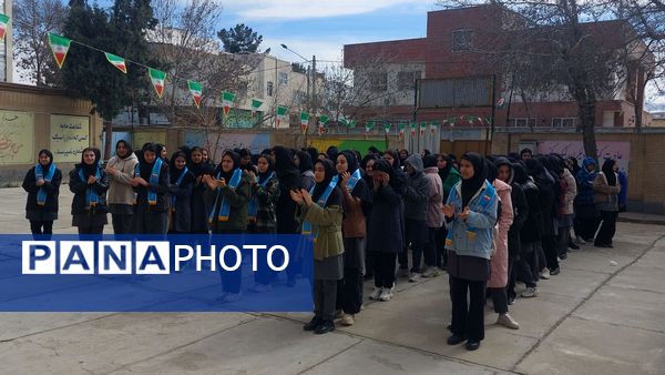 نواختن زنگ سپاس مربی در دبیرستان فاطمه الزهرا