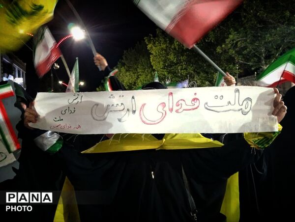 حضور پررنگ مردم در اجتماعات با تصاویر رهبری