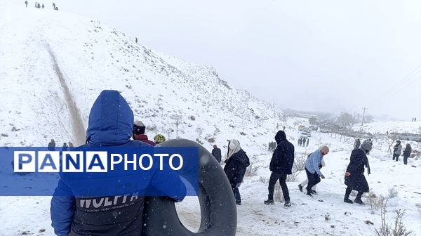  برف بازی مردم نیشابور در روستای برف ریز 