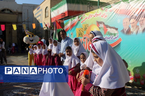 جشن روز دانش‌آموز در دبستان امید انقلاب بوشهر