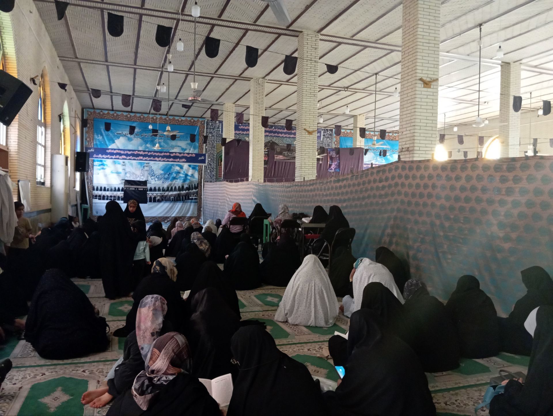 محفل نورانی دعای عرفه در حاجی‌‌‌آباد