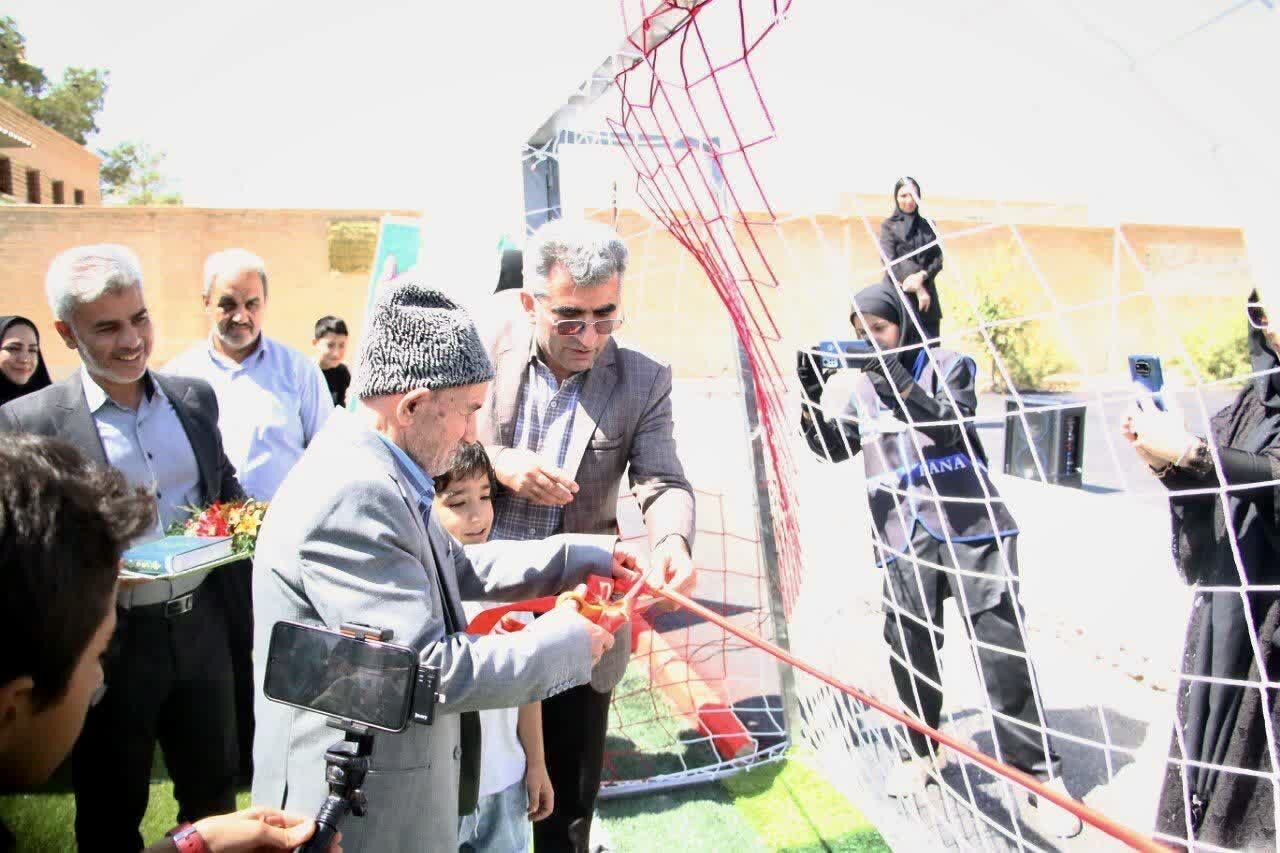 افتتاح زمین چمن مصنوعی آموزشگاه شهید فراتی دامغان