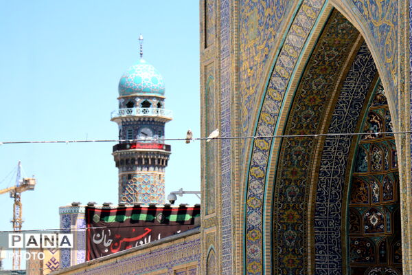 حرم مطهر امام رضا(ع)، میزبان زائران و عزاداران رهبر شهید