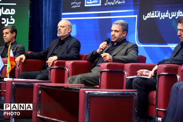 آغاز طرح ملی آموزش هوش مصنوعی در مدارس غیردولتی با حضور مقامات ارشد کشور در تبریز