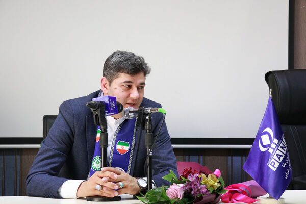 نشست صمیمی دانش‏‌آموز خبرنگاران و نمایندگان مجلس دانش‌آموزی آذربایجان شرقی با علی فلاحتکار