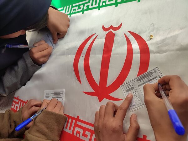 انتخابات شورای دانش آموزی در دبیرستان رفعت