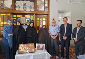 دیدار مدیر آموزش و پرورش ناحیه ۴ اصفهان با خیّر مدرسه‌ساز و پدر شهید علیرضا جاویدفر