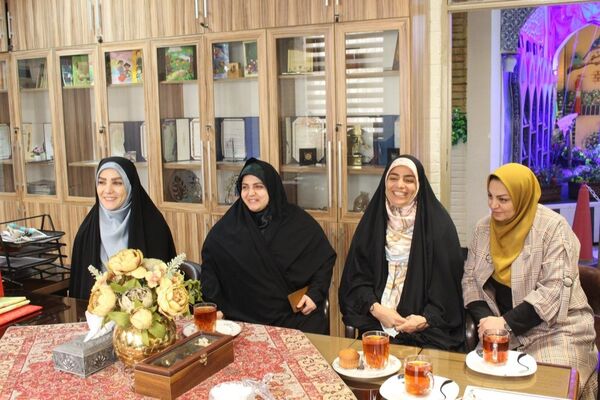 گرامیداشت فرهنگ ایثار با تقدیر از دانش‌آموزان فرزند شهید در منطقه ۵