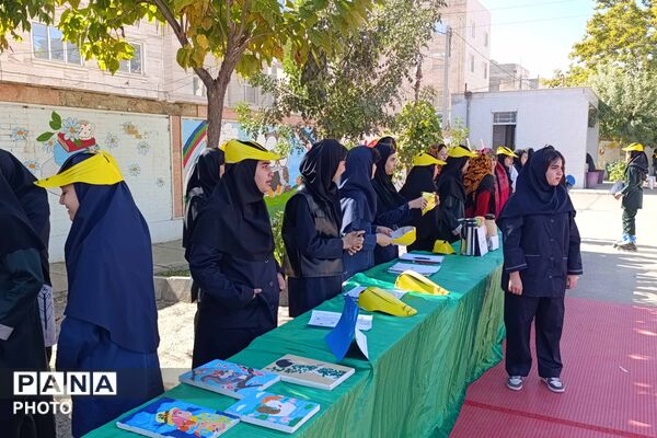 آیین گرامیداشت هفته بهداشت روان و تقدیر از همیاران مشاور در دبیرستان دخترانه رضوان برگزار شد
