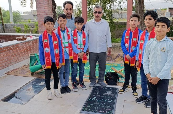 آیین معنوی «مهمانی لاله‌ها» در گلزار شهدای رودان 