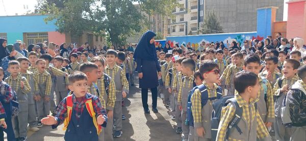 جشن‌شکوفه‌ها در‌ دبستان شهدای گمنام
