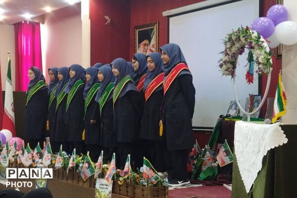 گرامیداشت هفته پیوند اولیا و مربیان در دبیرستان راضیه شکرایی ناحیه دو شهرری 