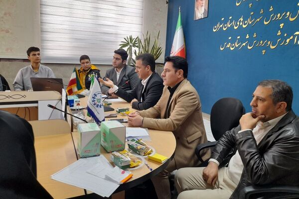 نشست مدیر آموزش و پرورش شهرستان قدس با رؤسای شورای دانش آموزی مدارس