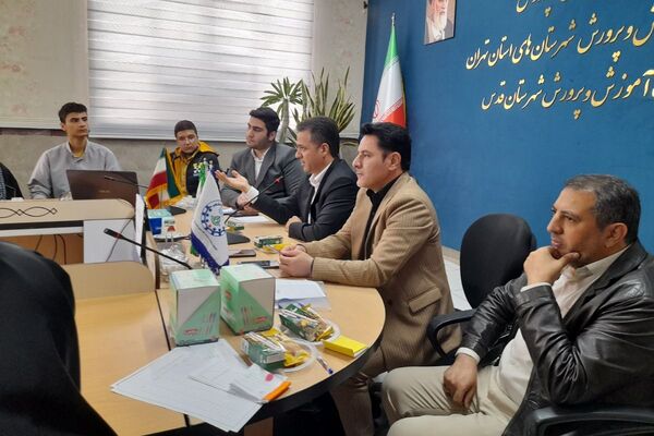 نشست مدیر آموزش و پرورش شهرستان قدس با رؤسای شورای دانش آموزی مدارس