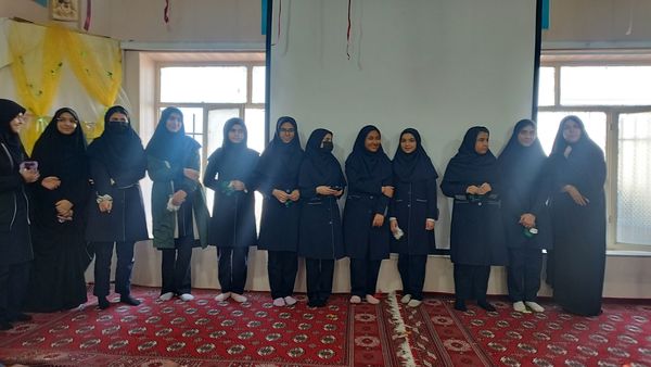 روز شاد و خاطره‌انگیز دانش‌آموزان در دبیرستان شاهد تکتم