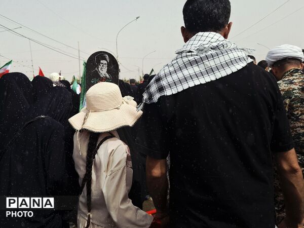 وداع پرشور نوجوانان با آقای شهید ایران 