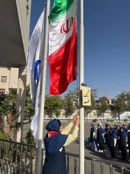 بازگشایی دبستان آرمینه مصلی نژاد همزمان با نواختن زنگ مهر وهفته  دفاع مقدس