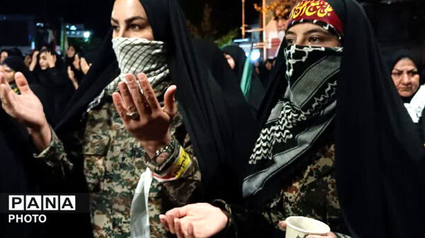قیام مردم انقلابی کوهدشت زیر بارش الهی