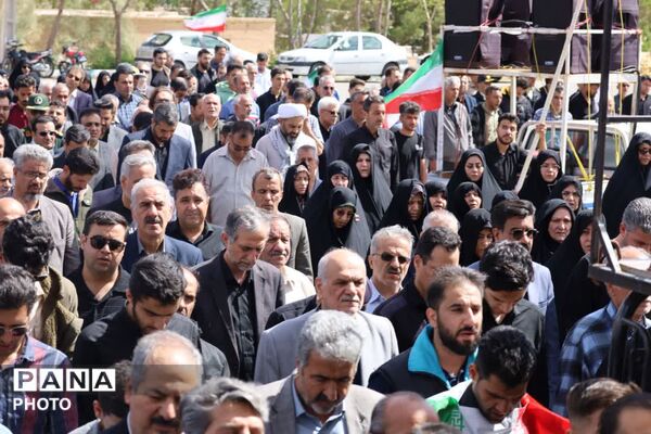 مراسم تشییع پیکر مطهر شهیده دانش آموز تیارا صادقی در یزد