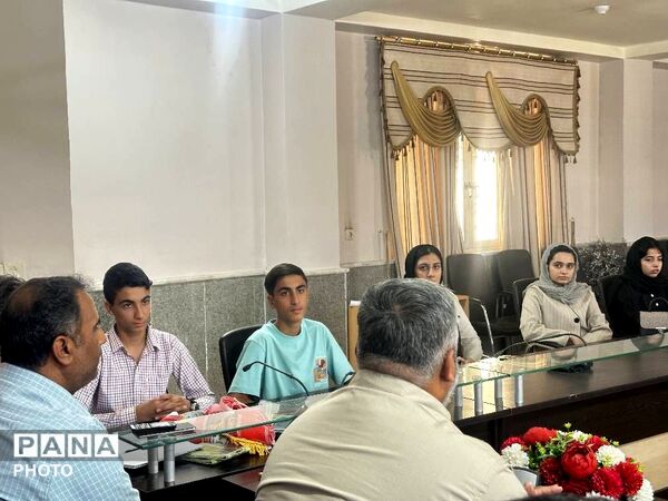 آیین تجلیل از خبرنگاران پانا و اعضای شورای دانش‌آموزی بستک