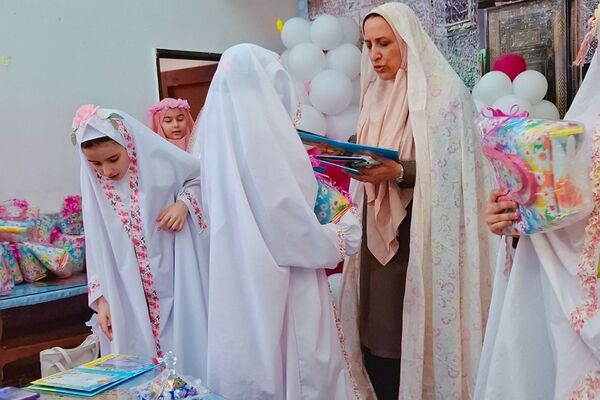 مراسم جشن تکلیف دانش‌آموزان دبستان راهیان نور ناحیه 2 شهرری 
