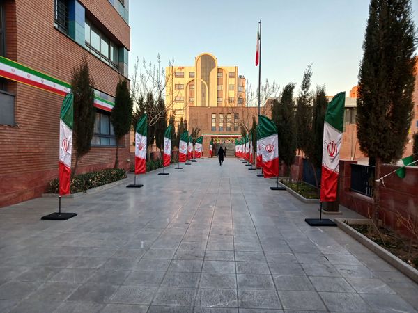 نواخته شدن زنگ انقلاب اسلامی توسط استاندار اصفهان