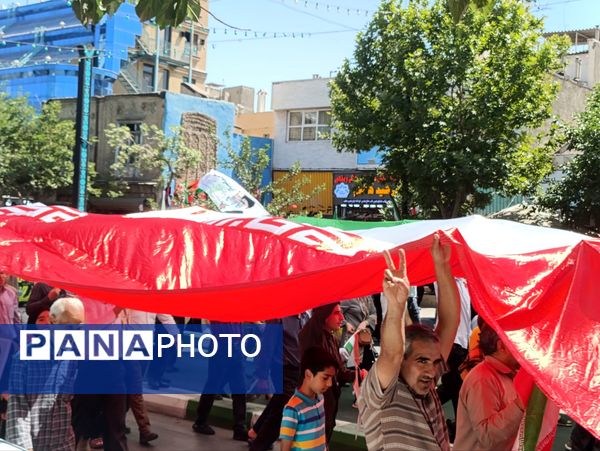 راهپیمایی جمعه خشم و نصر با حضور پرشور مشهد مقدس برگزار شد