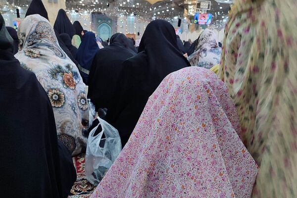 حضور دانش‌آموزان و فرهنگیان ناحیه دو شهرری در نماز جمعه 