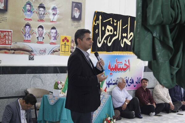 تقدیر از دانش‌آموزان فعال فرهنگی و قرآنی در شهر درق 