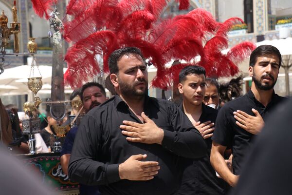 حرم مطهر رضوی غرق در ماتم اباعبدالله الحسین(ع)
