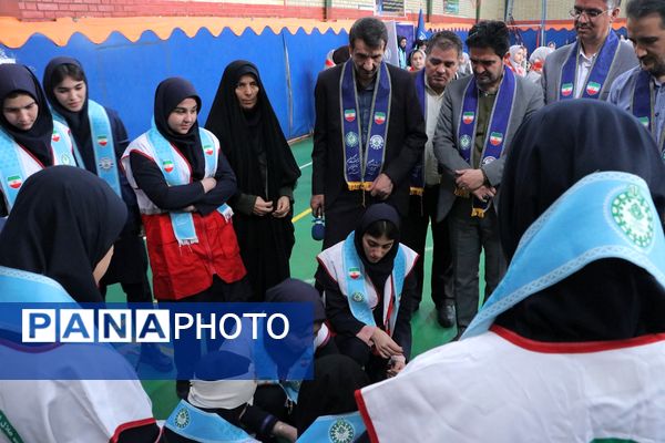 بهارستان دو صحنه همفکری، همدلی و همکاری پیشتازان در همایش یاوران انقلاب