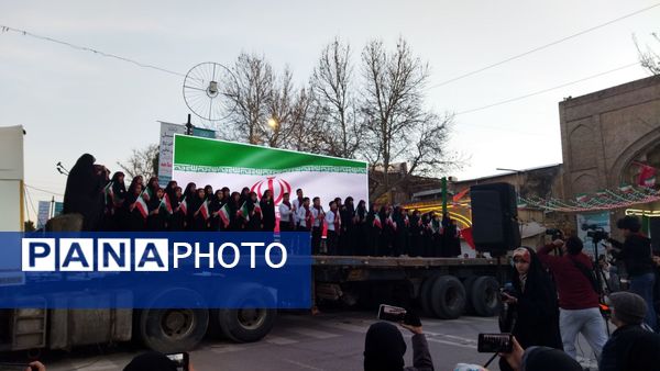 جشن میلاد حضرت مهدی ( عج) و اعیاد شعبانیه در خیابان امام خمینی نیشابور 