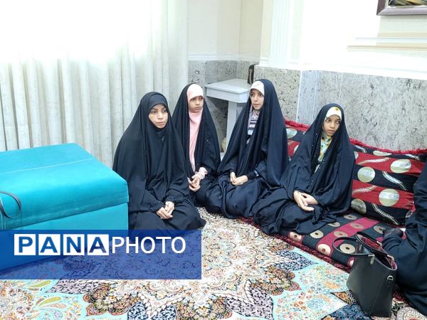 دیدار مسئولان آموزش و پرورش ناحیه یک بندرعباس با خانواده شهید رضا زارعی