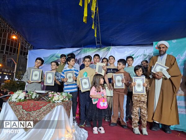 درخشش نخبگان نماز در میدان مادر؛ تجلیل از برگزیدگان مسابقات نماز
