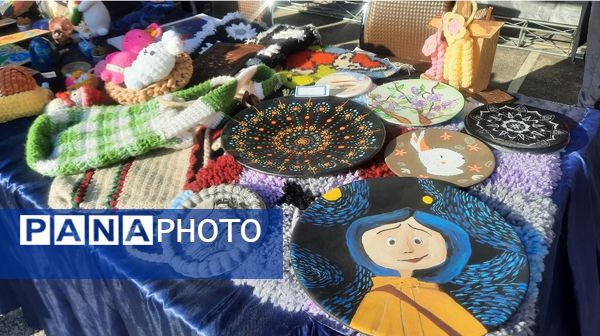 اولین نمایشگاه ماها در دبیرستان فرزانگان ۲ دوره دوم ناحیه ۷ مشهد