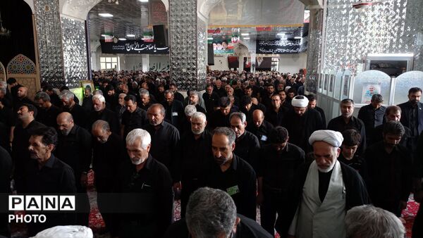 اقامه نماز ظهر عاشورا در کاشمر