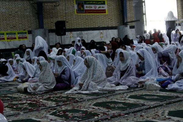 جشن تکلیف دانش‌آموزن دختر در گچساران