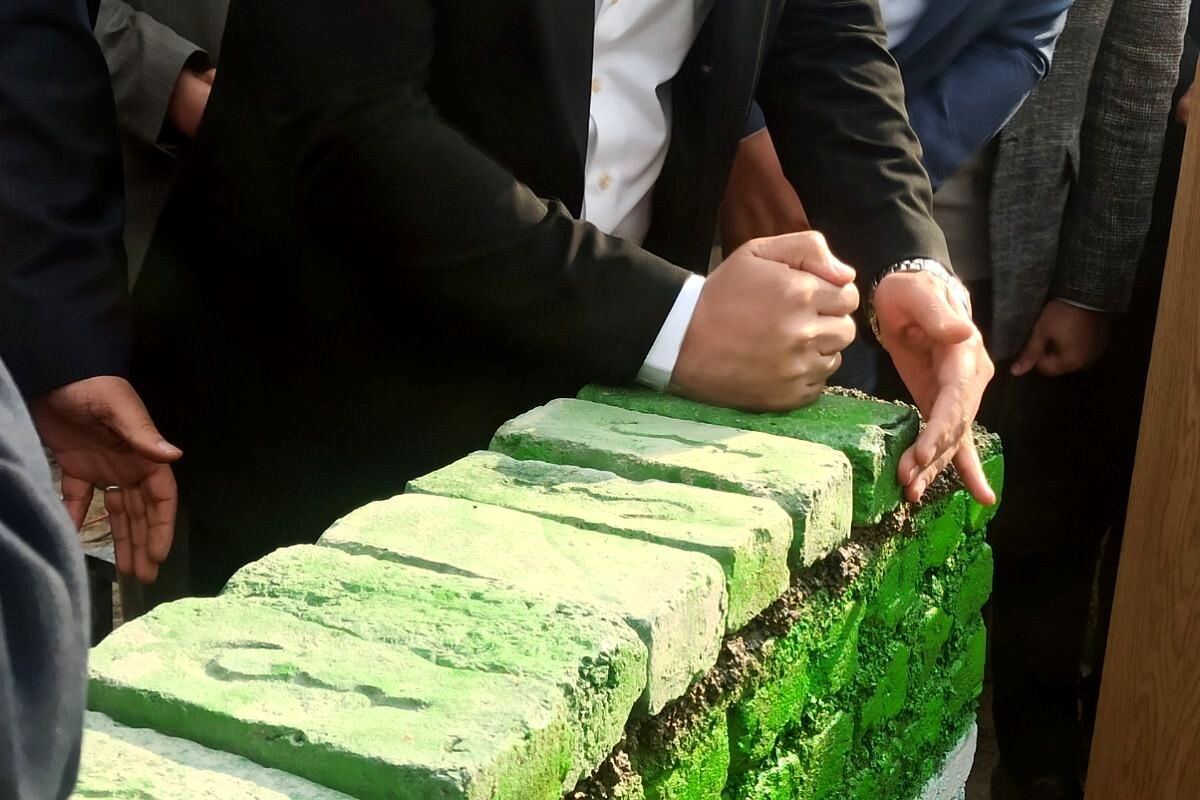 خشتِ بنای مدرسه ۱۸ کلاسه در شهرری گذاشته شد