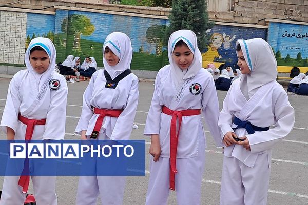 هنرنمایی دانش آموزان  مدرسه خواهران بابایی در روز دختر