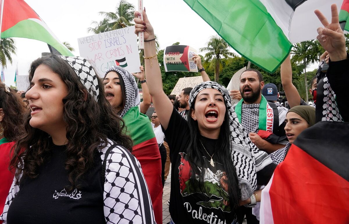 همزمان با سخنرانی بایدن حامیان فلسطین در مقابل وزارت خارجه آمریکا اعتراض کردند