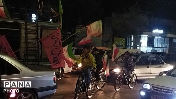 حضور دهه نودی ها در رژه ماشینی بلوار فضل نیشابور 