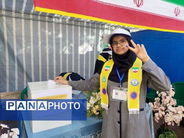  انتخابات شورای دانش‌آموزی در دبیرستان فرزانگان ۴ ناحیه ۷مشهد