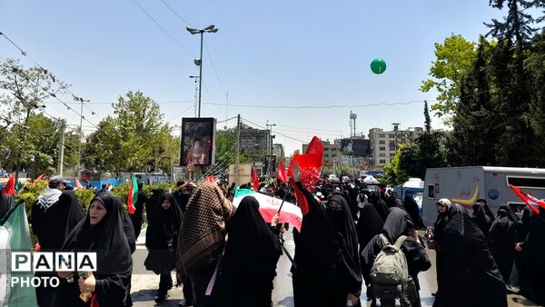  نمایشِ اقتدار در تشییعِ رهبر شهید