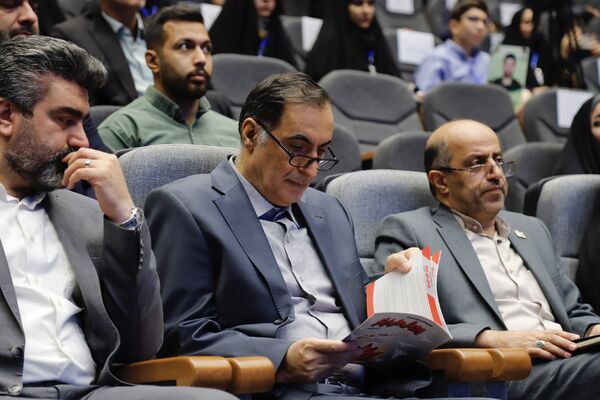 تجلیل از برگزیدگان ایثار با یاد شهدای شجره طیبه